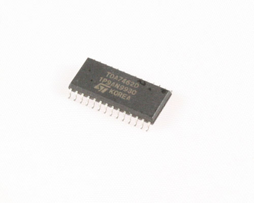 [0126] TDA7462D Processore Audio SMD con uscita subwoofer